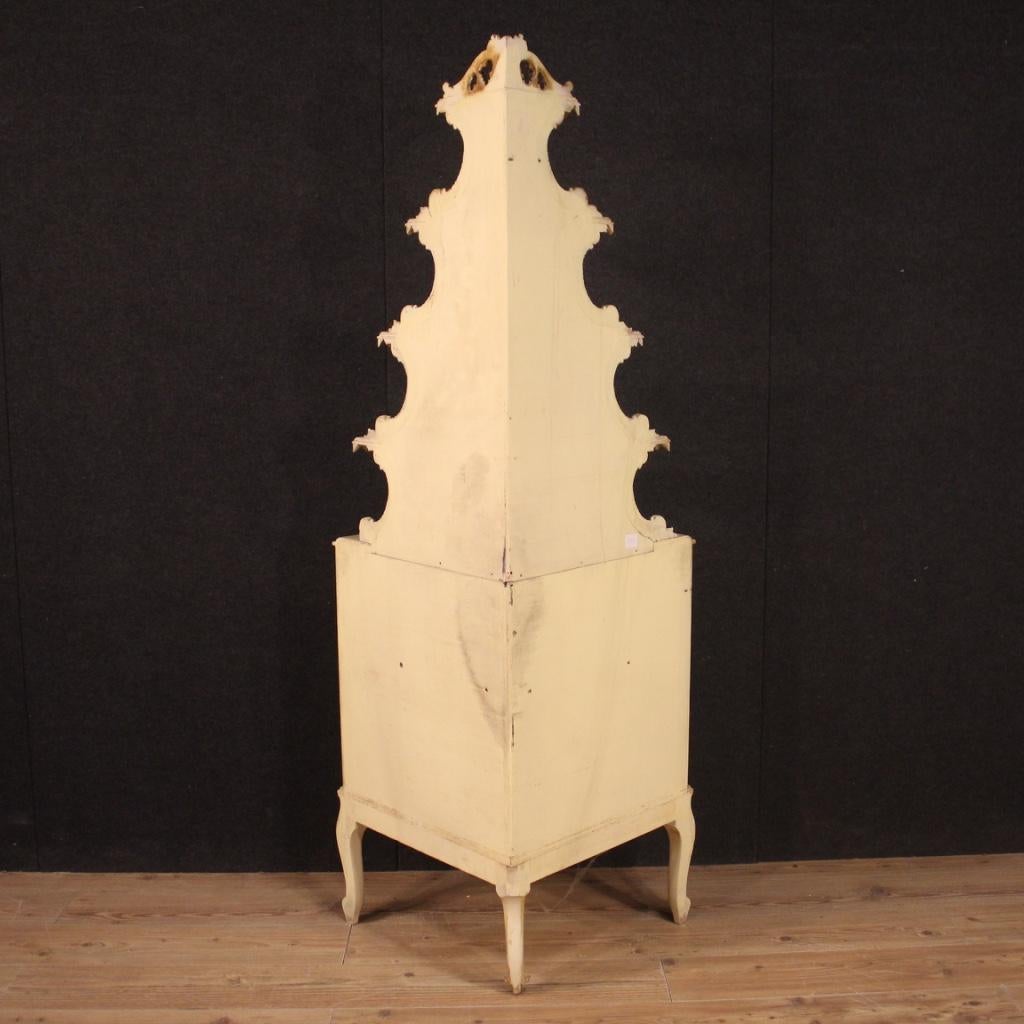 20th Century Lacquered Gold Painted Wood Italian Corner Cupboard, 1960s For Sale 4