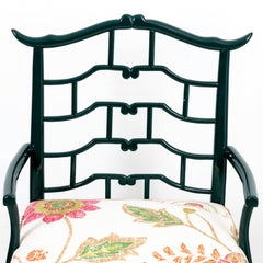 Fauteuil pagode laqué du XXe siècle