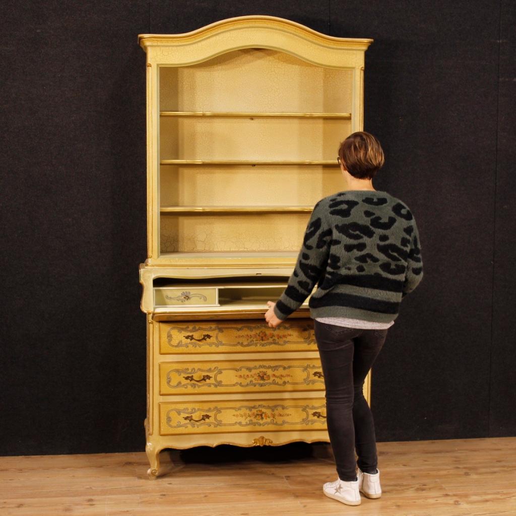 Dorato 20th Century Lacquered, Painted and Gilded Wood Italian Venetian Trumeau, 1960 in vendita