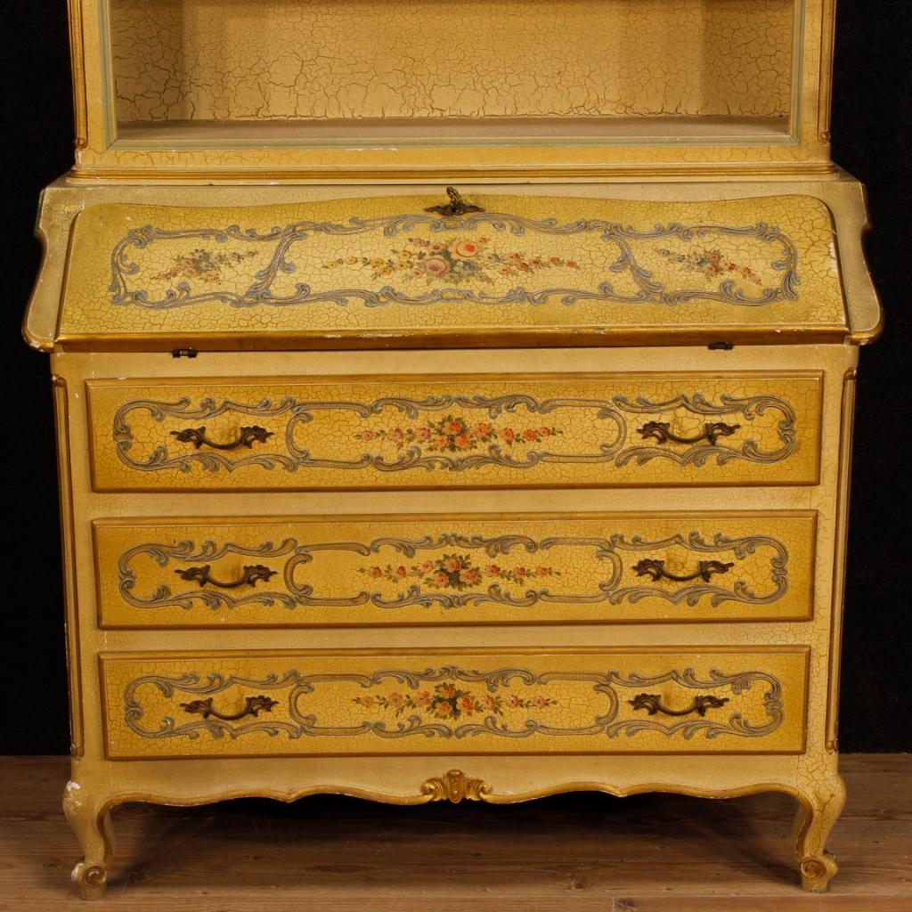 Legno 20th Century Lacquered, Painted and Gilded Wood Italian Venetian Trumeau, 1960 in vendita