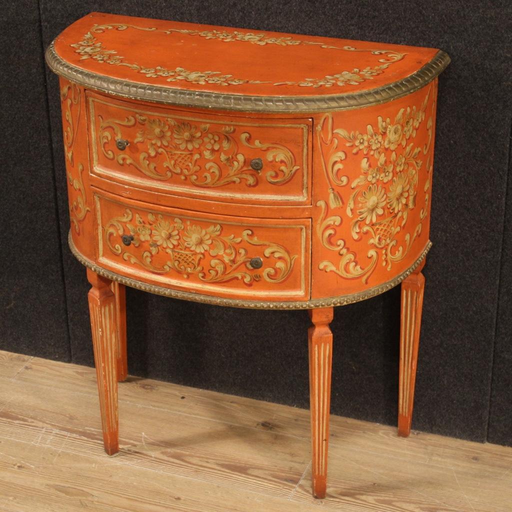 20th Century Lacquered Painted and Giltwood Italian Louis XVI Style Dresser In Good Condition In Vicoforte, Piedmont