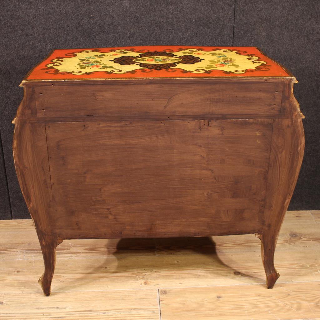 20th Century Lacquered Painted and Gilt Wood Tuscan Style Commode, 1960 in vendita 5