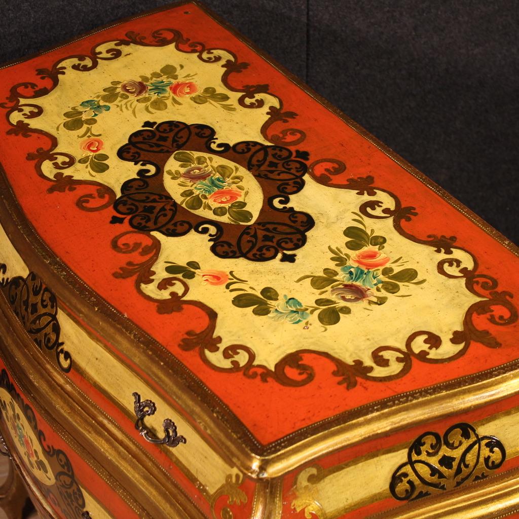 20th Century Lacquered Painted and Gilt Wood Tuscan Style Commode, 1960 in vendita 1