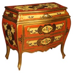 cómoda de estilo toscano en madera lacada y dorada, S. XX, 1960