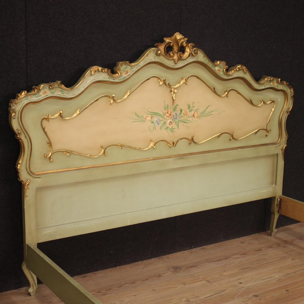 20th century Venetian double bed. Furniture in carved, lacquered, gilded and hand painted wood with floral decorations on the headboard and footboard. Bed that can accommodate an internal structure with the following maximum dimensions W 171 x D 197