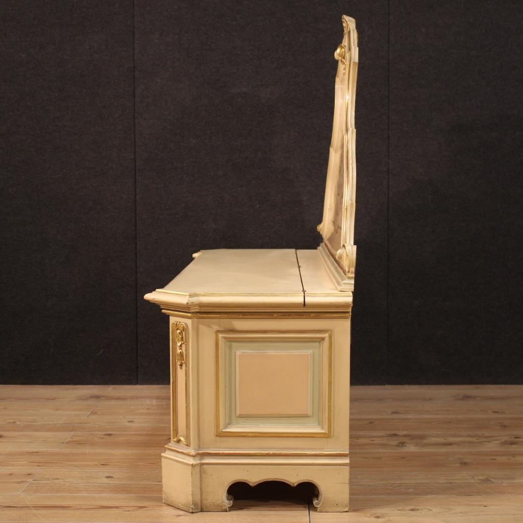 Coffre vénitien en bois laqué, peint et doré du 20e siècle, 1980 en vente 3