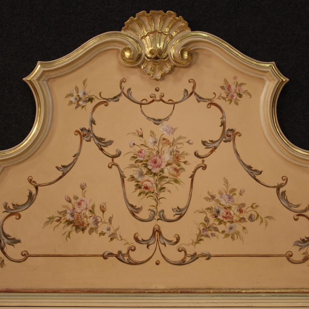 20th Century Lacquered, Painted and Gilt Wood Venetian Chest, 1980 In Good Condition For Sale In Vicoforte, Piedmont