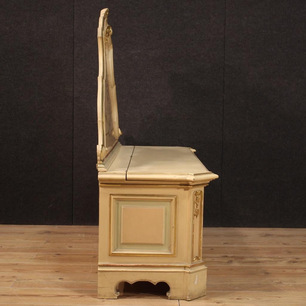 Coffre vénitien en bois laqué, peint et doré du 20e siècle, 1980 en vente 1