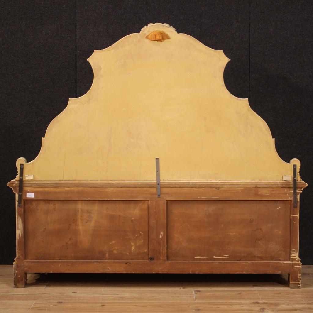 Coffre vénitien en bois laqué, peint et doré du 20e siècle, 1980 en vente 2