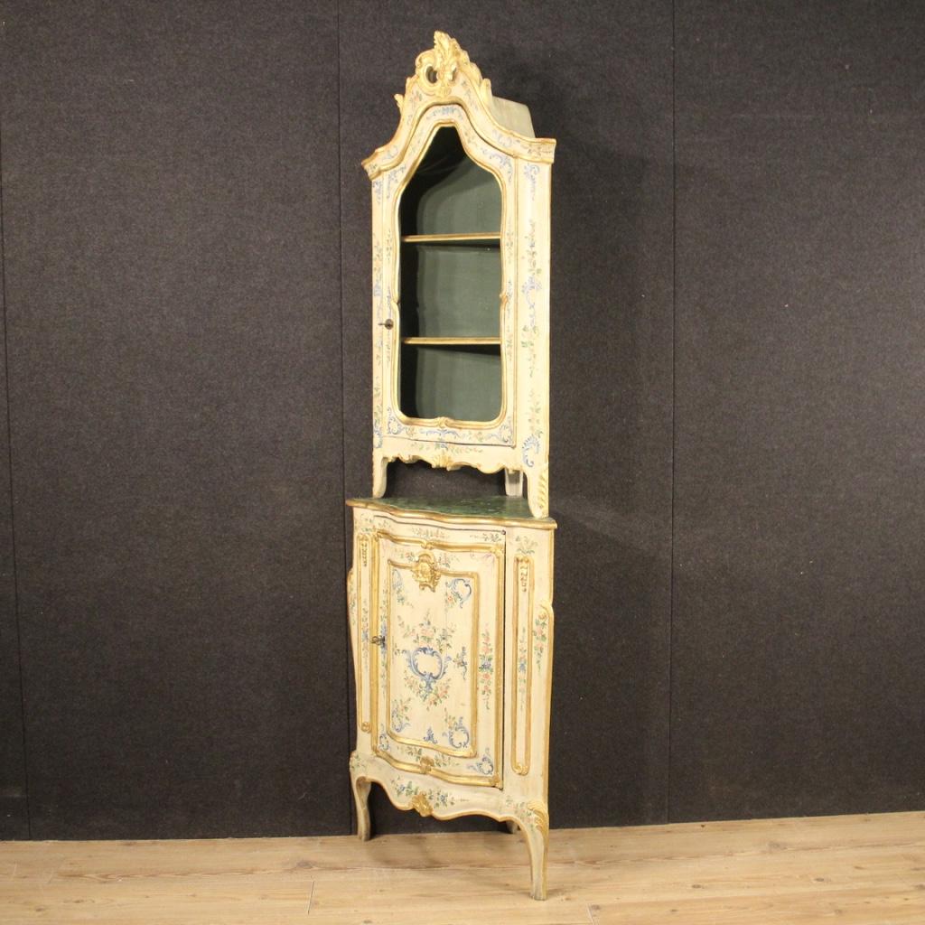 20th Century Lacquered Painted and Giltwood Venetian Corner Cupboard, 1950 In Good Condition In Vicoforte, Piedmont