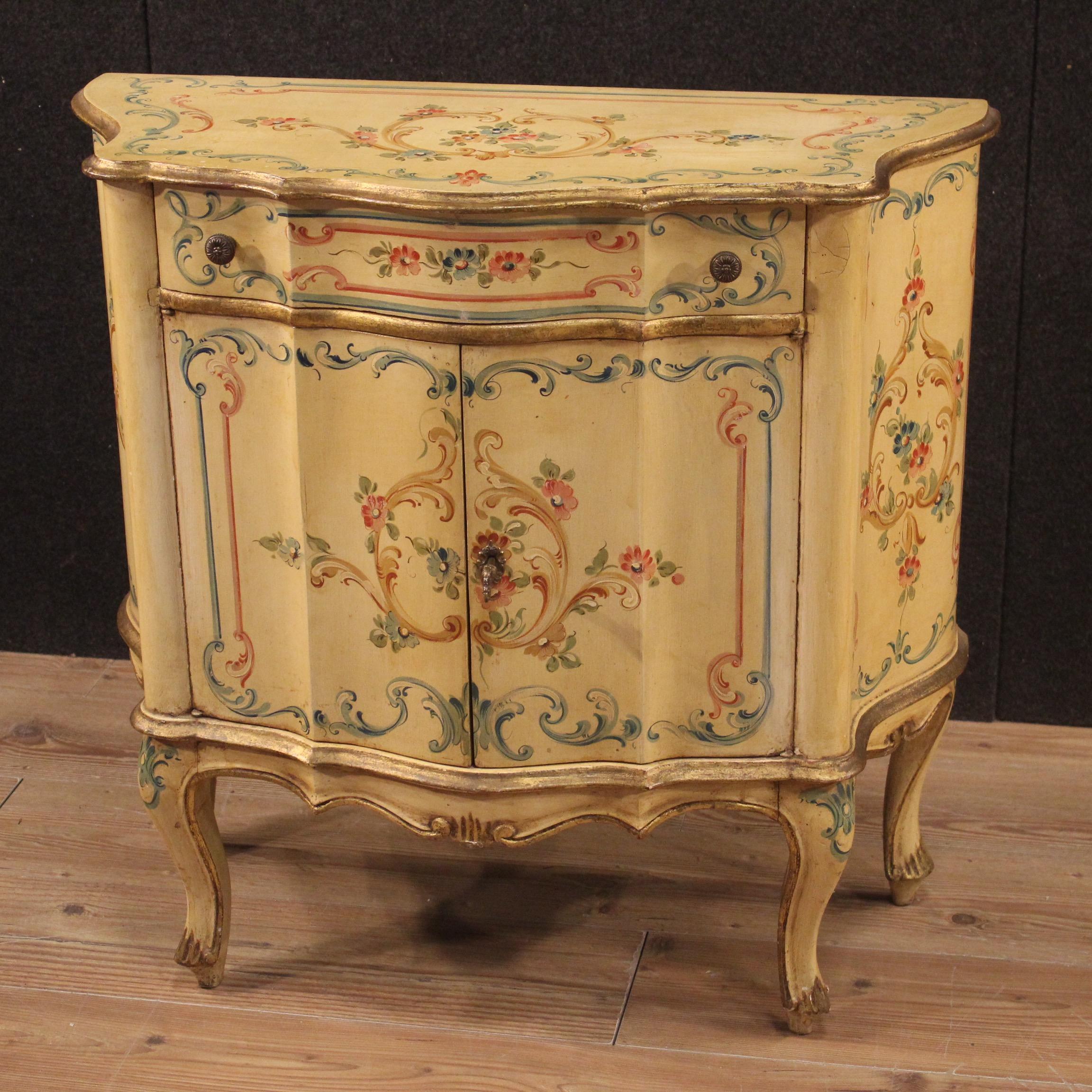 Venetian sideboard from 20th century. Furniture in carved, lacquered, gilded and hand-painted wood with floral decorations of beautiful line and pleasant decor. Small size sideboard, that can be easily placed in different points of the house,