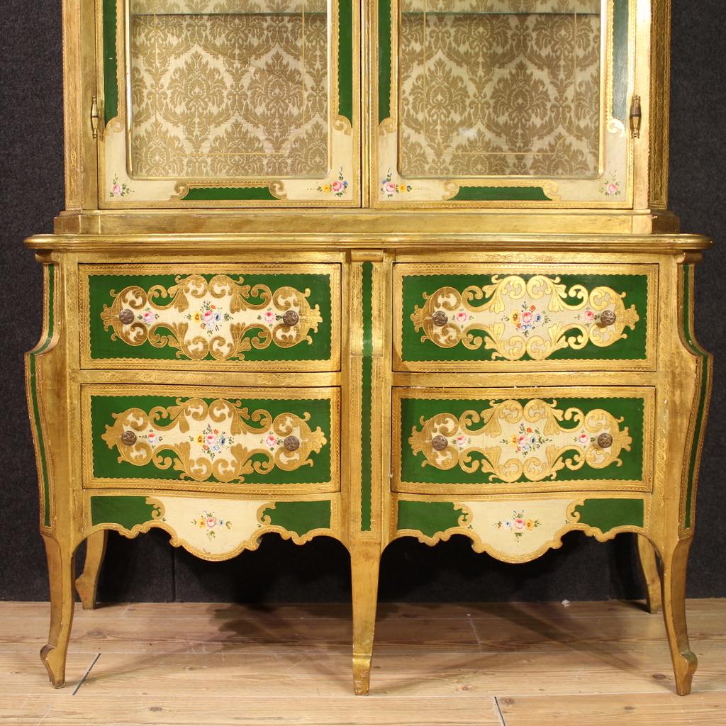 20th Century Lacquered, Painted and Gold Wood Florentine Vitrine, 1960 in vendita 4
