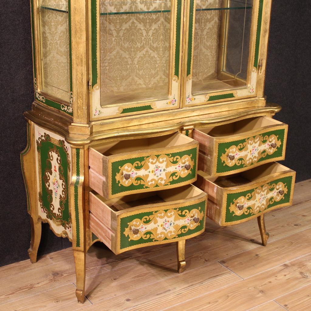 20th Century Lacquered, Painted and Gold Wood Florentine Vitrine, 1960 in vendita 6