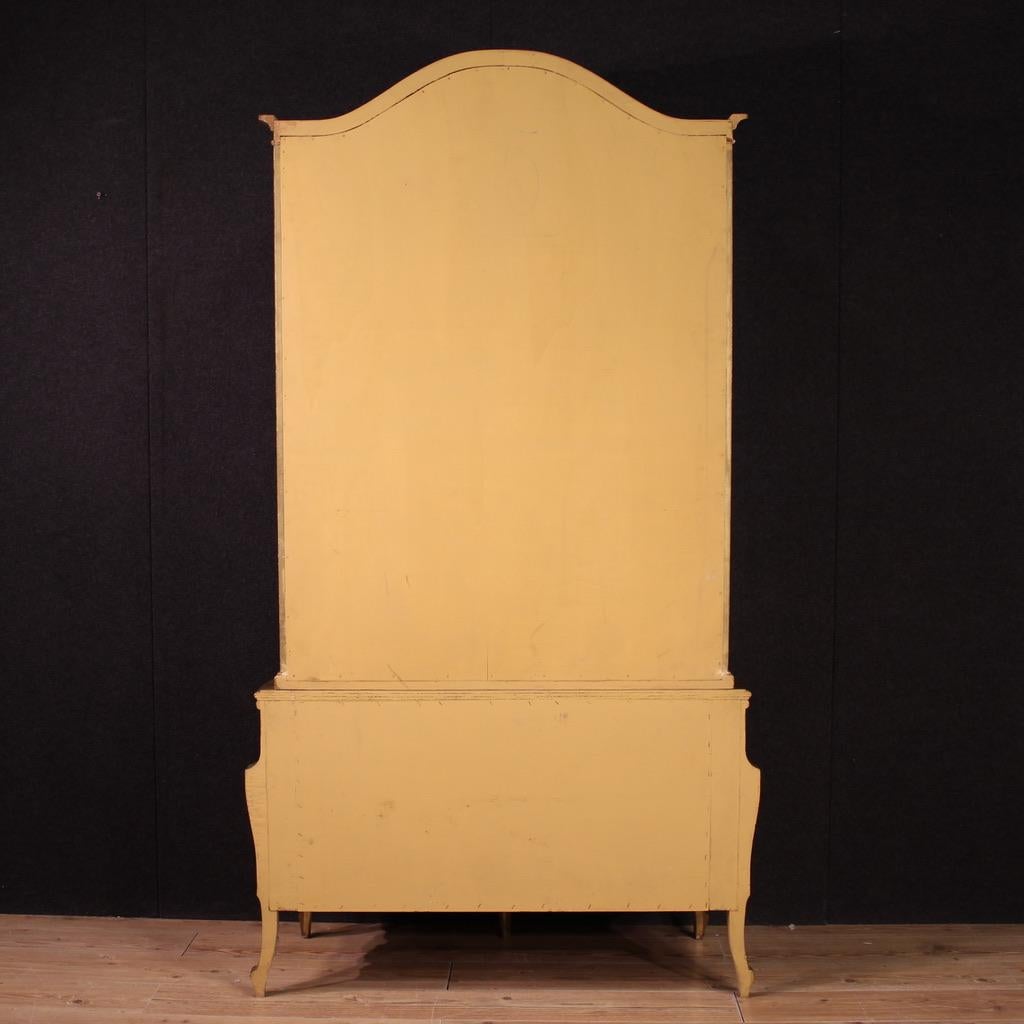 Legno 20th Century Lacquered, Painted and Gold Wood Florentine Vitrine, 1960 in vendita