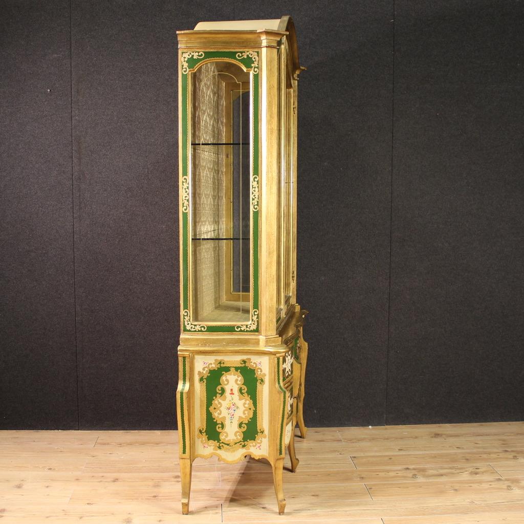 20th Century Lacquered, Painted and Gold Wood Florentine Vitrine, 1960 in vendita 1