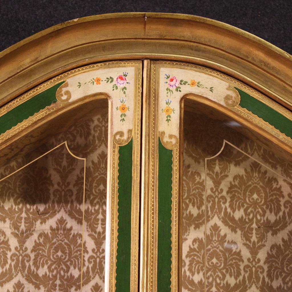 20th Century Lacquered, Painted and Gold Wood Florentine Vitrine, 1960 in vendita 3