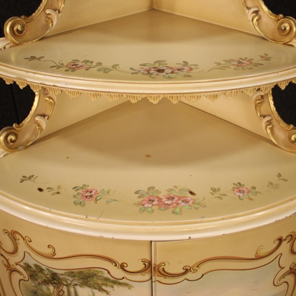 20th Century Lacquered Painted and Gold Wood Italian Corner Cabinet, 1960 en vente 5