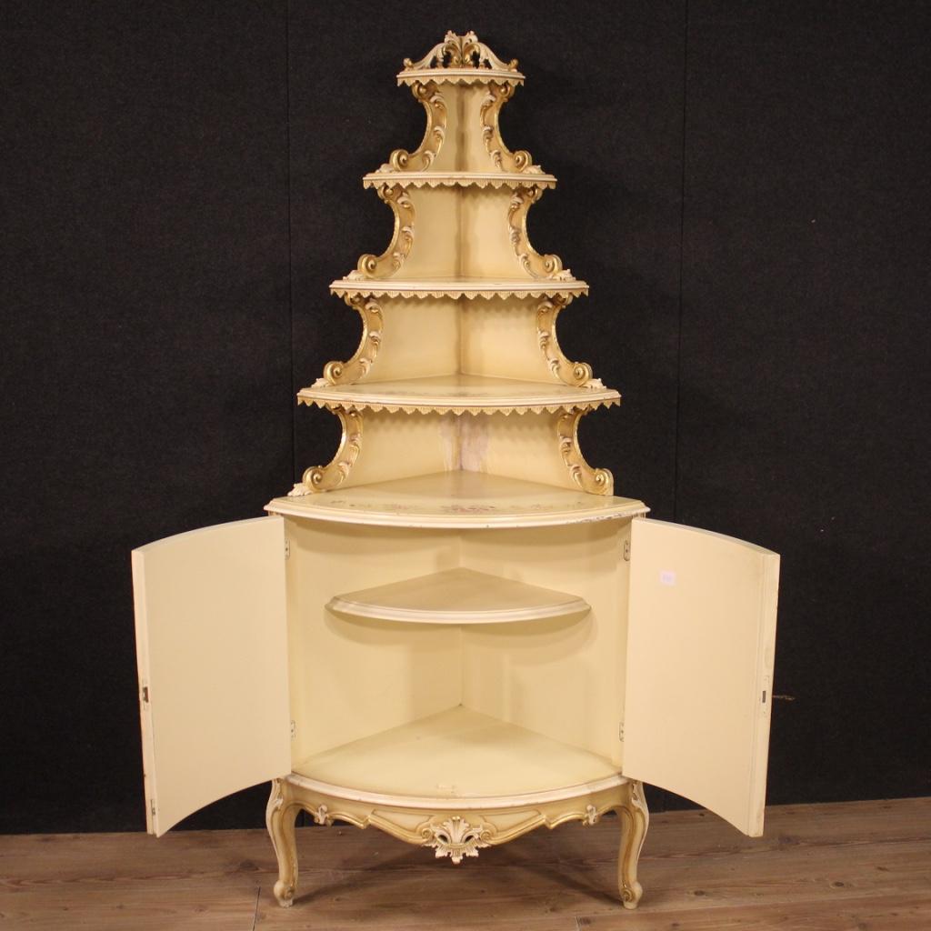 20th Century Lacquered Painted and Gold Wood Italian Corner Cabinet, 1960 en vente 4