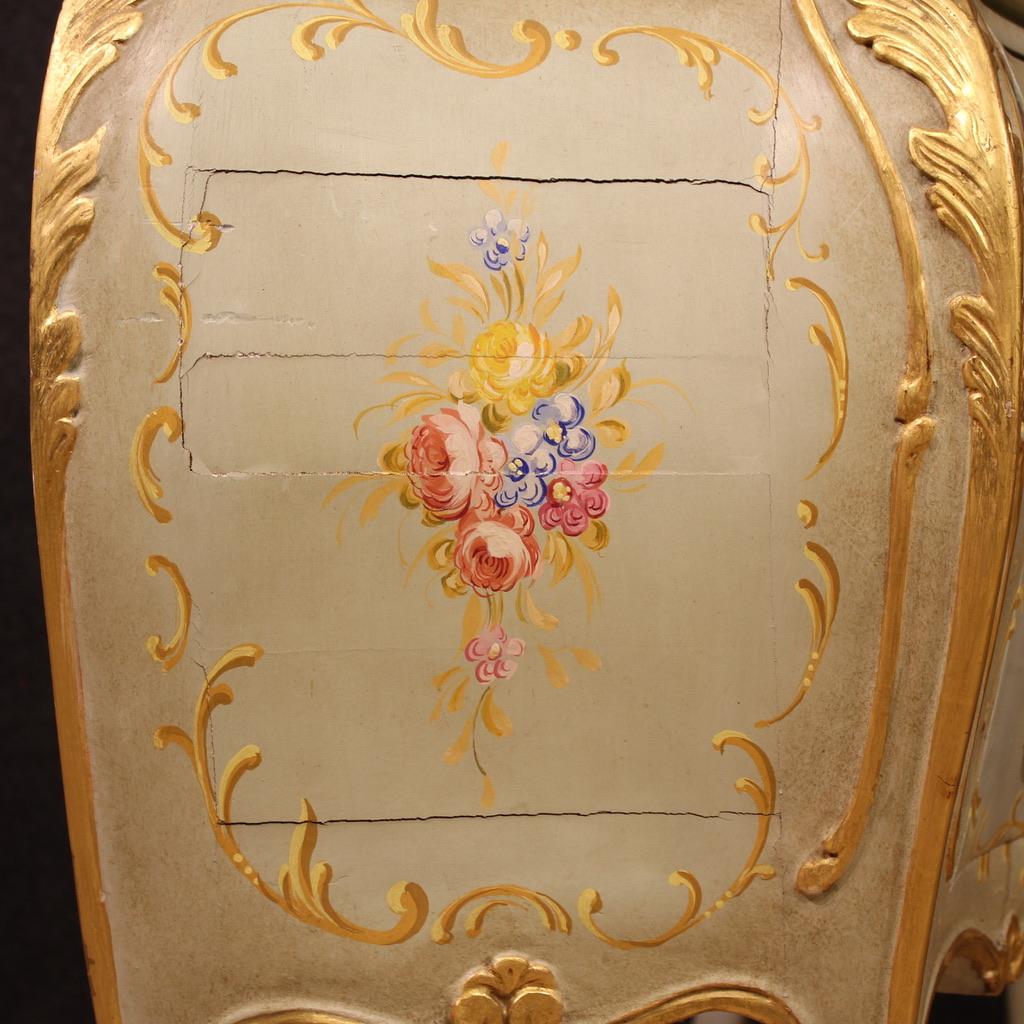 Metà XX secolo Comò veneziano del XX secolo laccato, dipinto e in legno dorato, 1950 in vendita