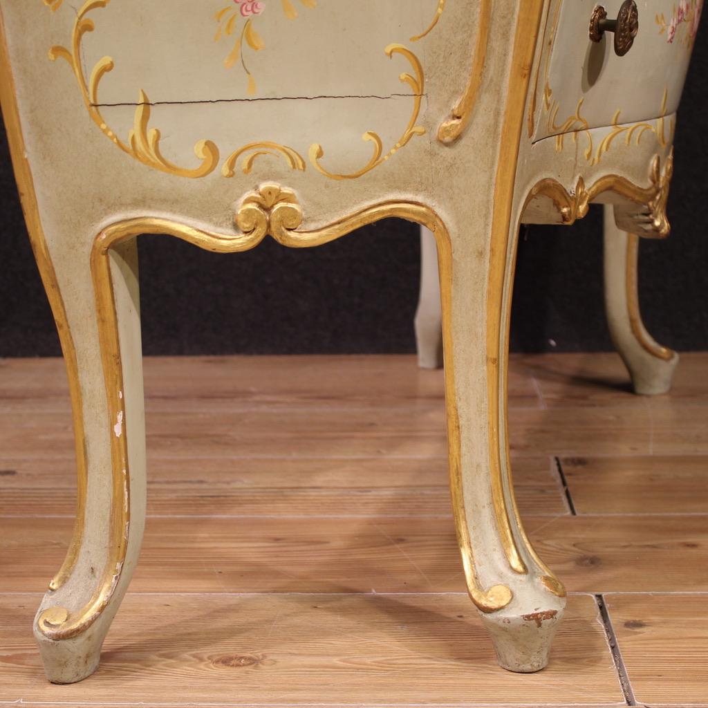 Legno Comò veneziano del XX secolo laccato, dipinto e in legno dorato, 1950 in vendita