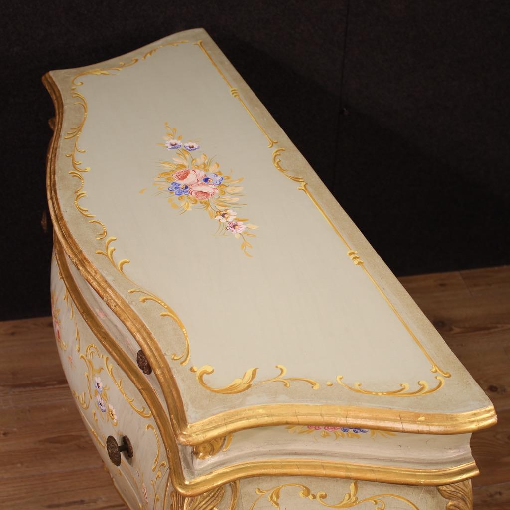 Comò veneziano del XX secolo laccato, dipinto e in legno dorato, 1950 in vendita 2
