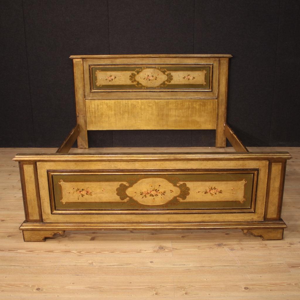 20th Century Lacquered, Painted, Gilt Wood Italian Bed, 1960 In Good Condition In Vicoforte, Piedmont