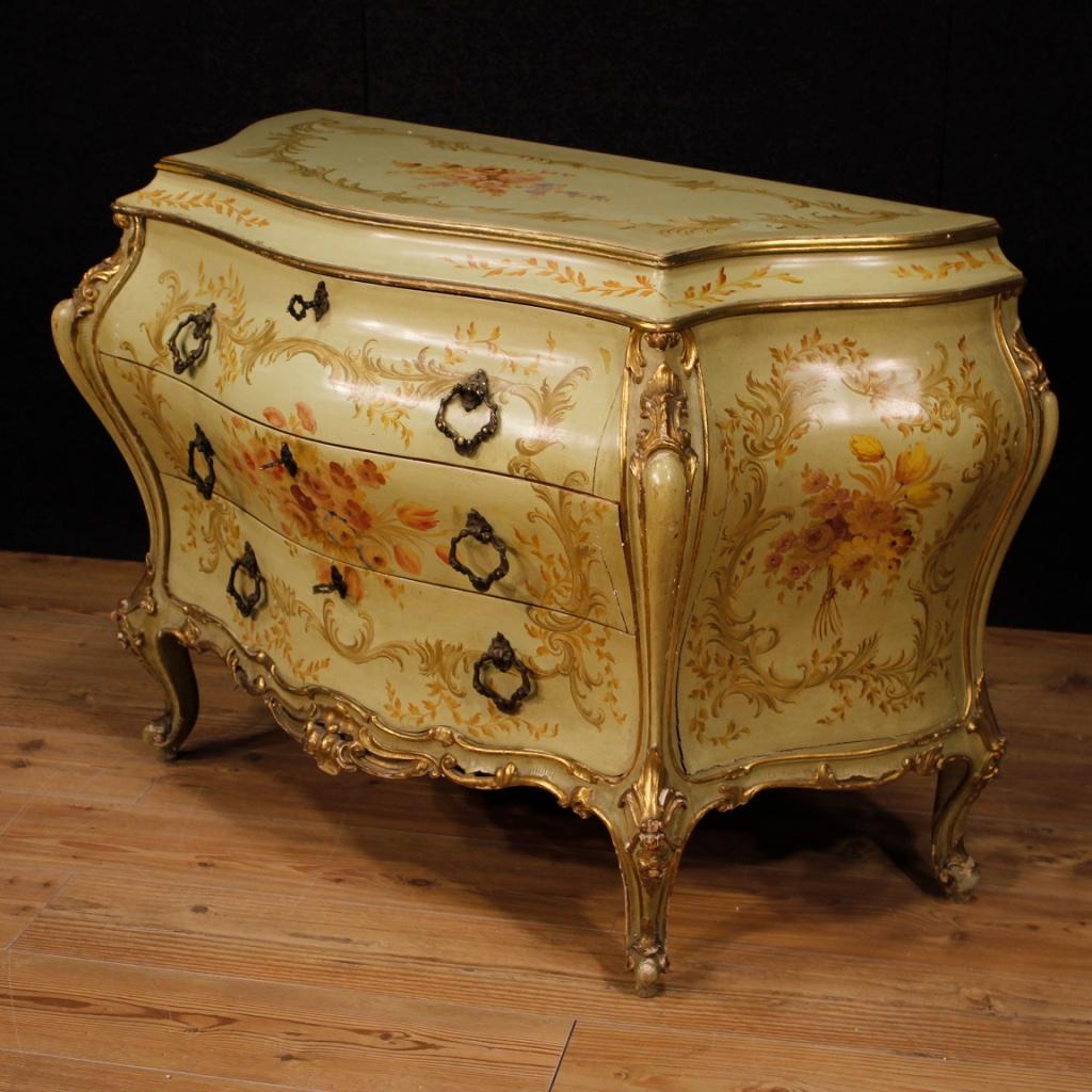 Venetian dresser from 20th century. Furniture in carved, lacquered, gilded and hand painted wood with floral decorations of great charm. Commode with three drawers, complete with working keys, of good capacity and service. Lacquered and painted