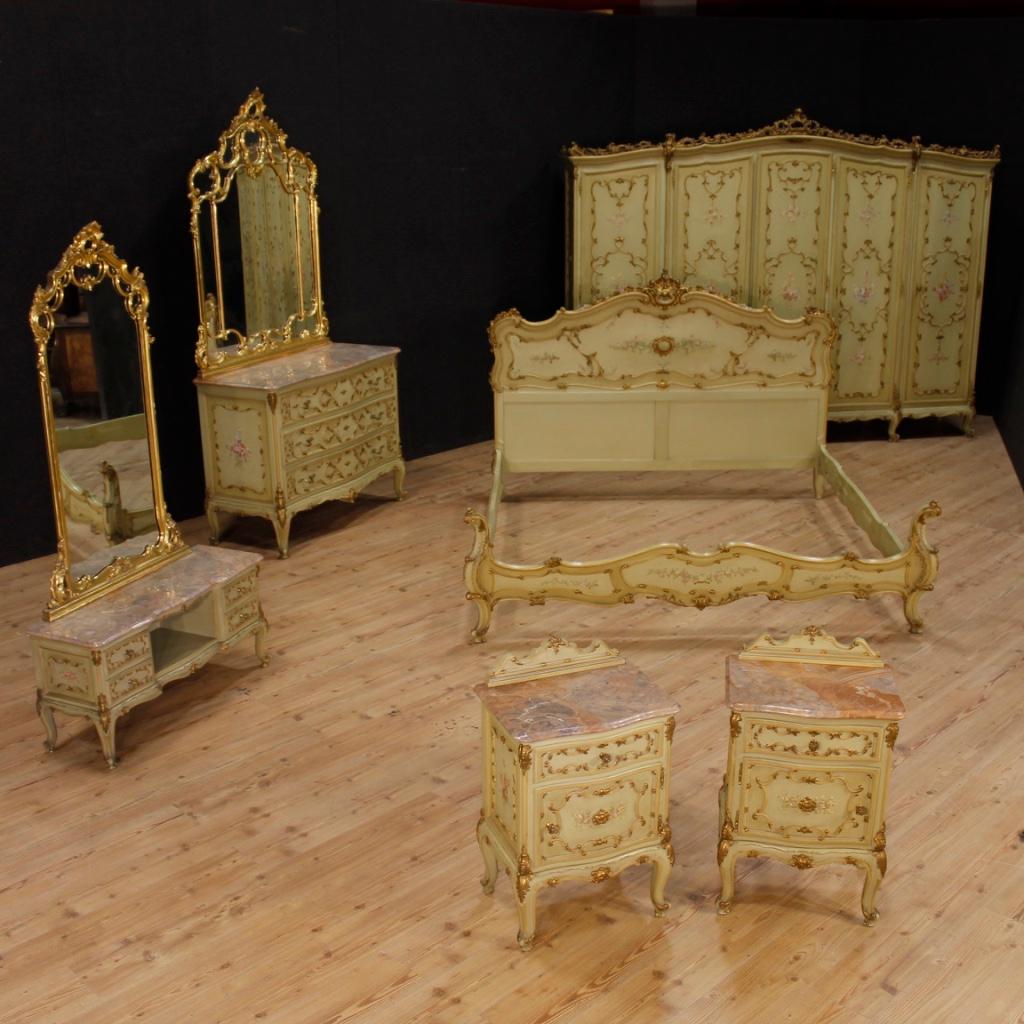Venetian double bed from the mid-20th century. Furniture in richly carved, lacquered, gilded and hand painted wood and plaster with floral decorations of great pleasure. Bed of great size and impact for interior designers and lovers of Venetian