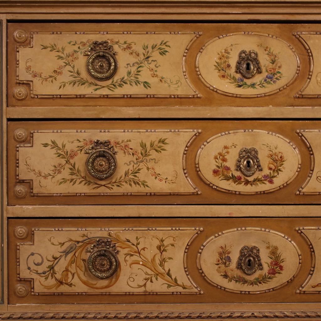lackierter Holzspiegel des 20. Jahrhunderts Italienische Kommode im Louis-XVI-Stil, 1960 (Italian) im Angebot