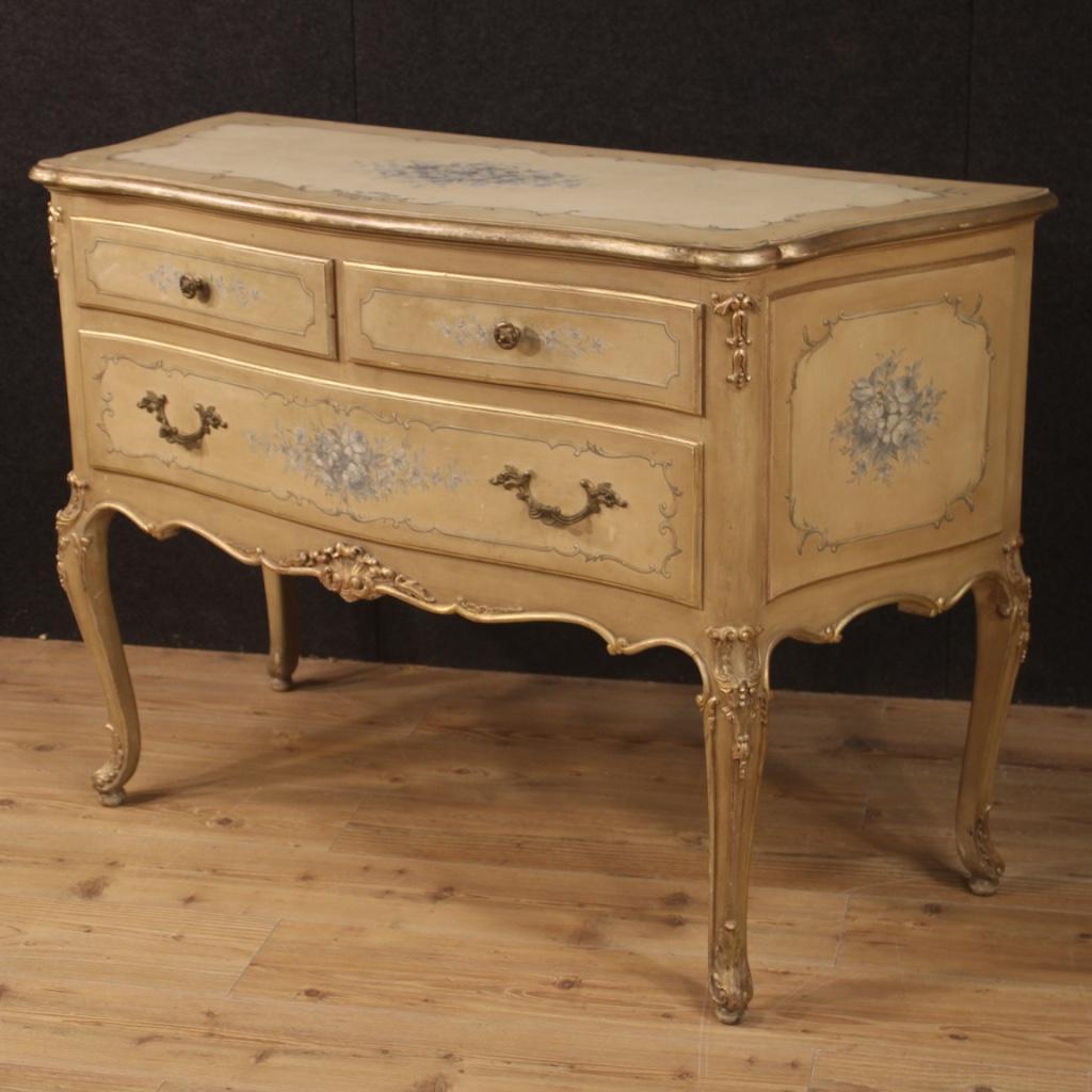 20th century Venetian lacquered dresser. Furniture in lacquered, silvered and hand painted wood with very pleasant floral decorations. Chest of drawers fitted with a large front drawer and two drawers positioned parallel under the top (see photo).
