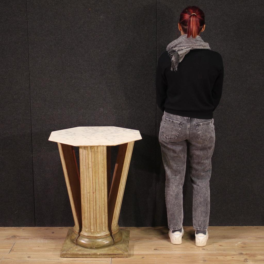 Italian side table from the 60s/70s. Lacquered wood furniture with octagonal onyx top of good size and service. Side table with a particular shape, with an open column in four elements supporting the top (see photo), of beautiful decoration. Hard to