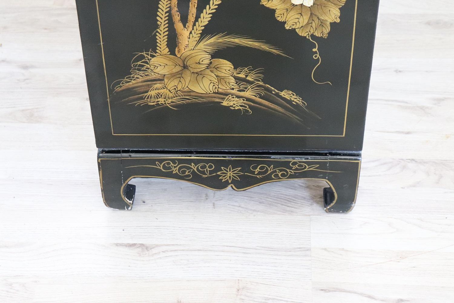 20th Century Lacquered Wood Cabinet with Hand Painted Japanese Decorations 8