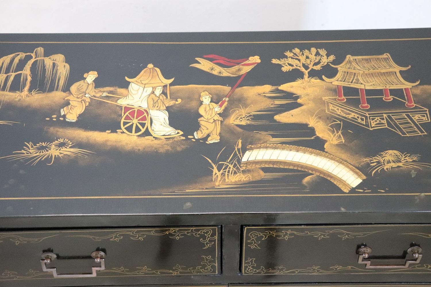20th Century Lacquered Wood Cabinet with Hand Painted Japanese Decorations 3