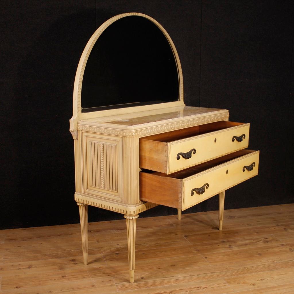 Commode italienne du 20ème siècle en bois laqué avec plateau en onyx et miroir, 1960 4