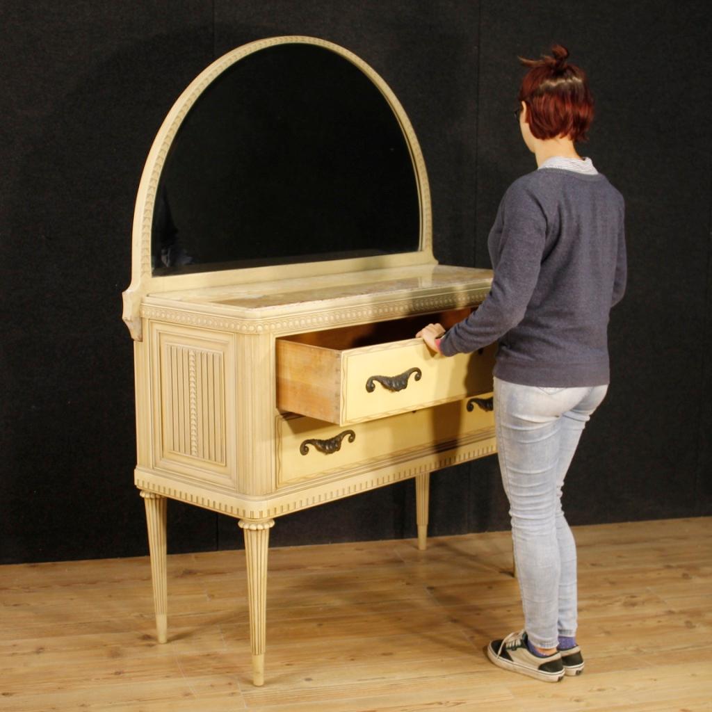 Commode italienne du 20ème siècle en bois laqué avec plateau en onyx et miroir, 1960 5
