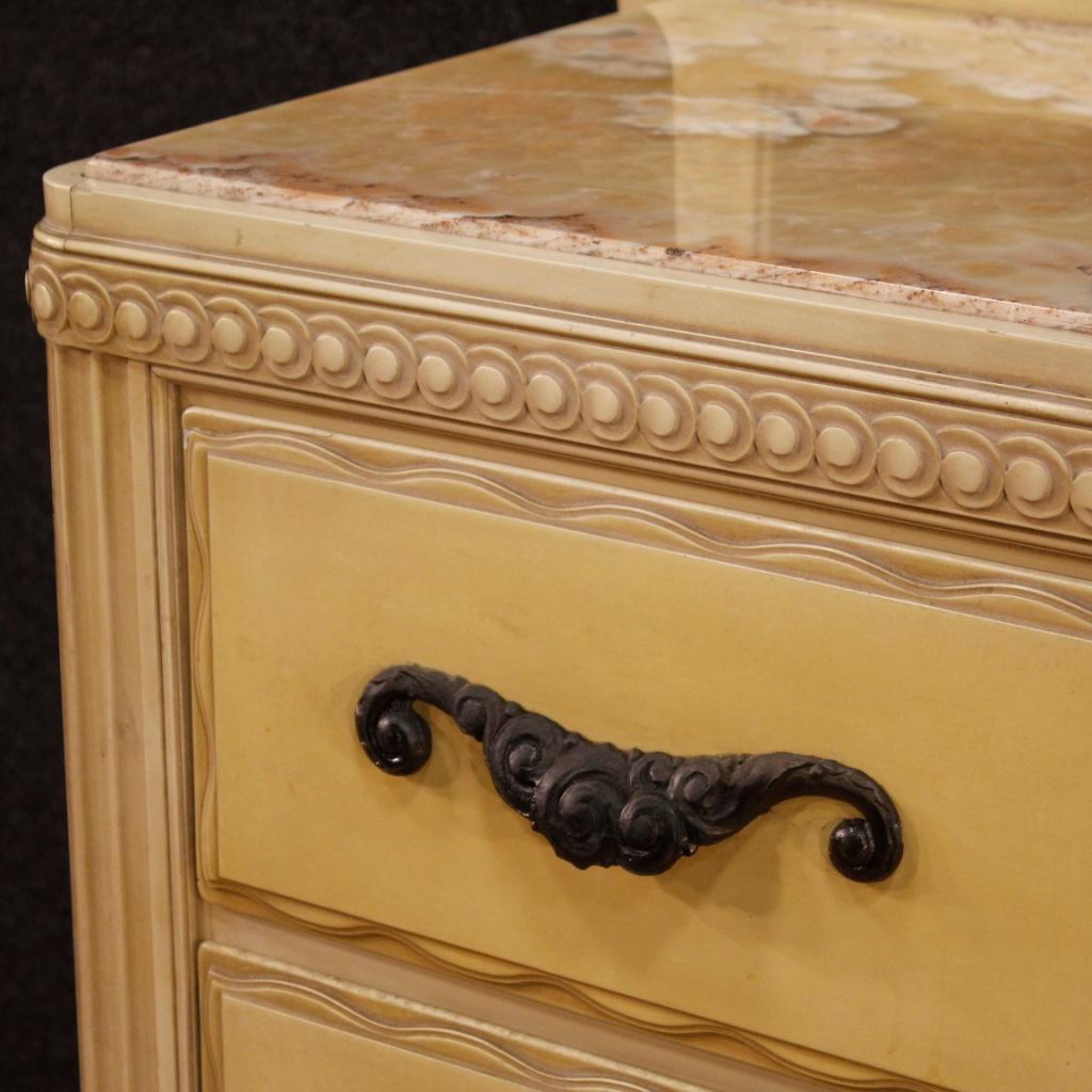 20ième siècle Commode italienne du 20ème siècle en bois laqué avec plateau en onyx et miroir, 1960