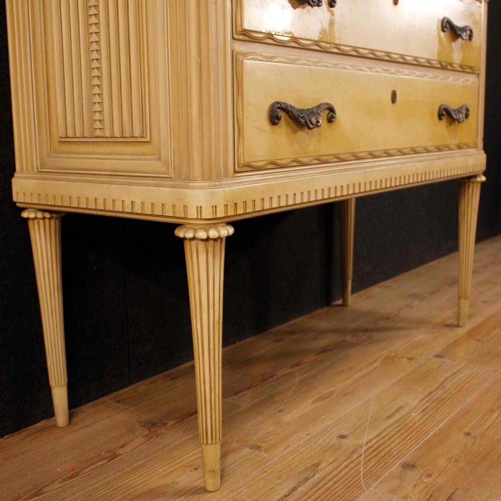 Commode italienne du 20ème siècle en bois laqué avec plateau en onyx et miroir, 1960 1