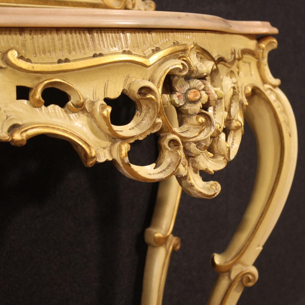 20. Jahrhundert Lackiertes Holz Marmor Italienische Louis XV Stil Konsole mit Spiegel im Angebot 1