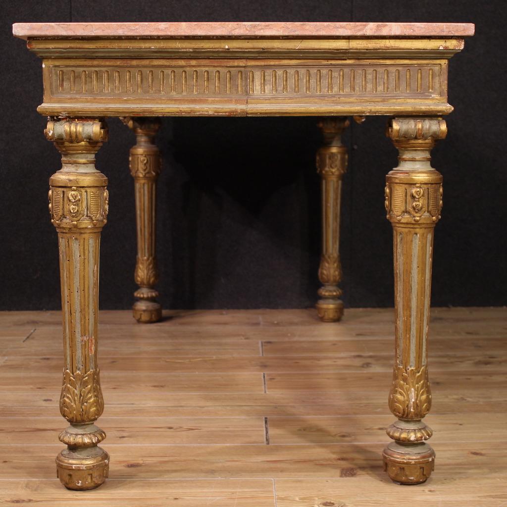 Laqué Console italienne de style Louis XVI en bois laqué du 20ème siècle avec plateau en marbre en vente