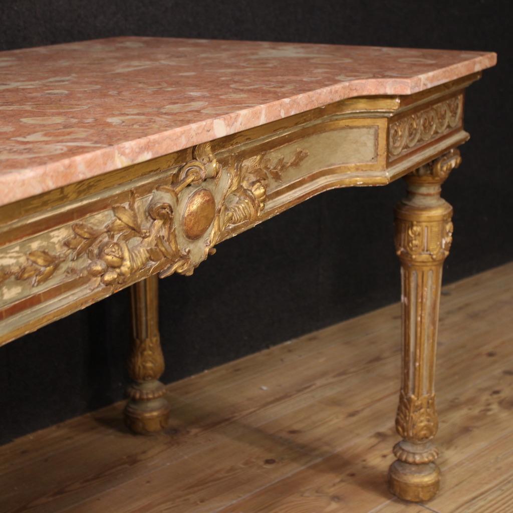 Console italienne de style Louis XVI en bois laqué du 20ème siècle avec plateau en marbre en vente 2