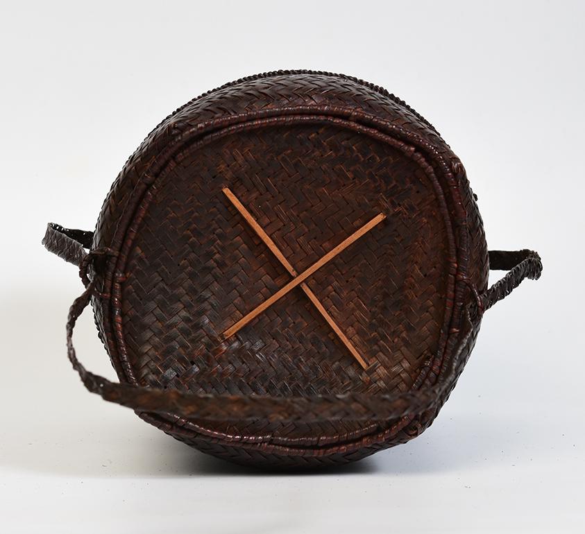 20th Century, Laos Bamboo Basket with Cover For Sale 5