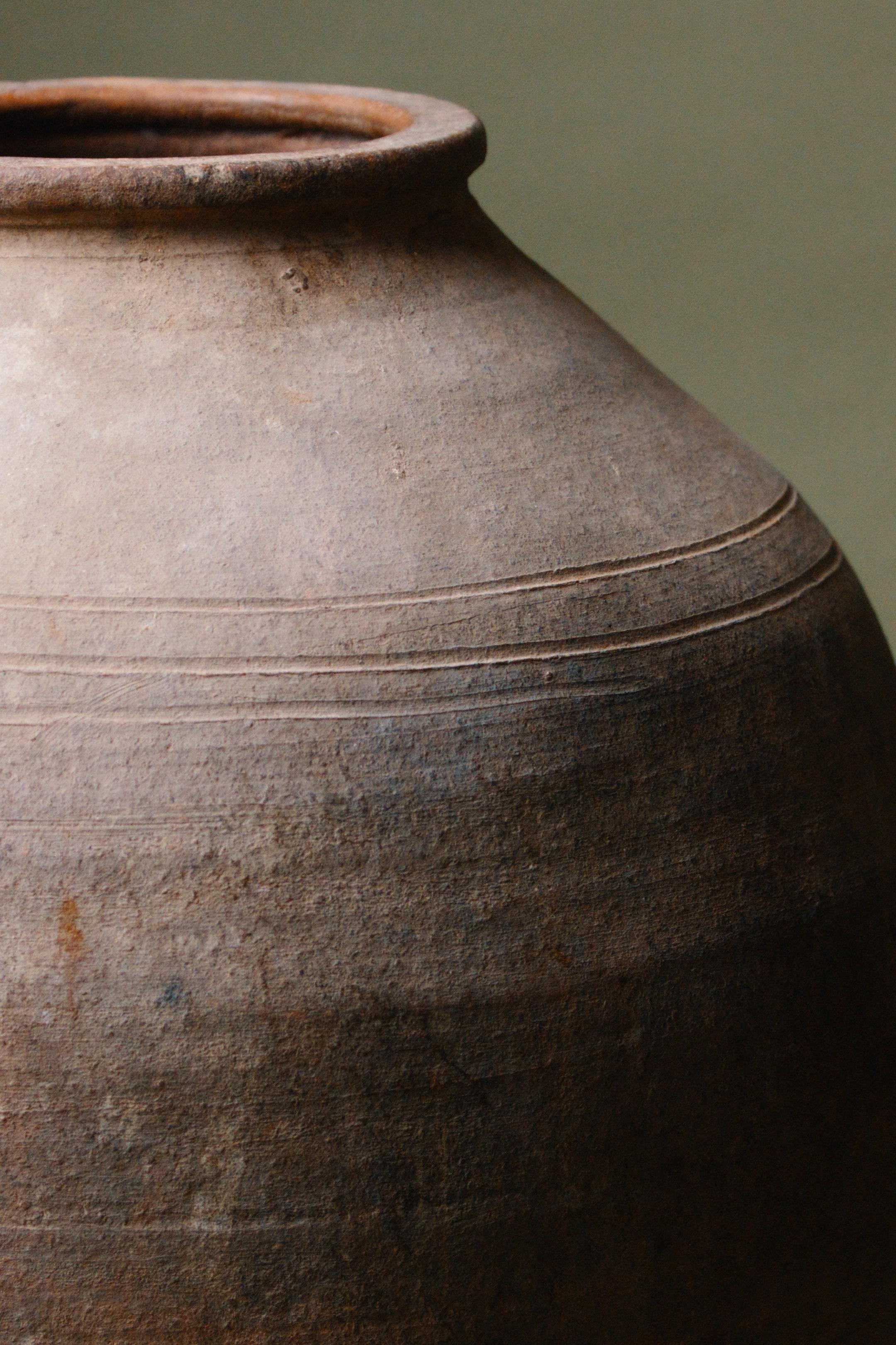Argilla Grande vaso in terracotta anatolica del 20° secolo in vendita