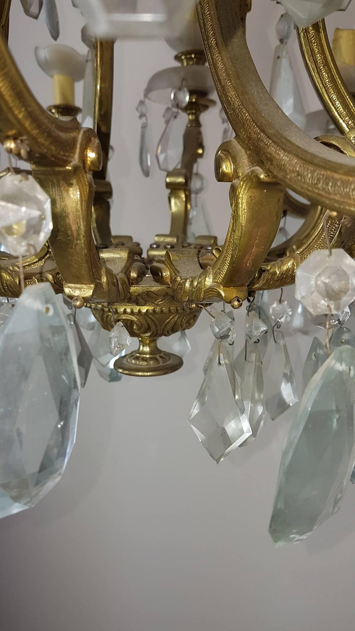 20th Century Italian Gilded Bronze and Crystals Chandelier For Sale 1