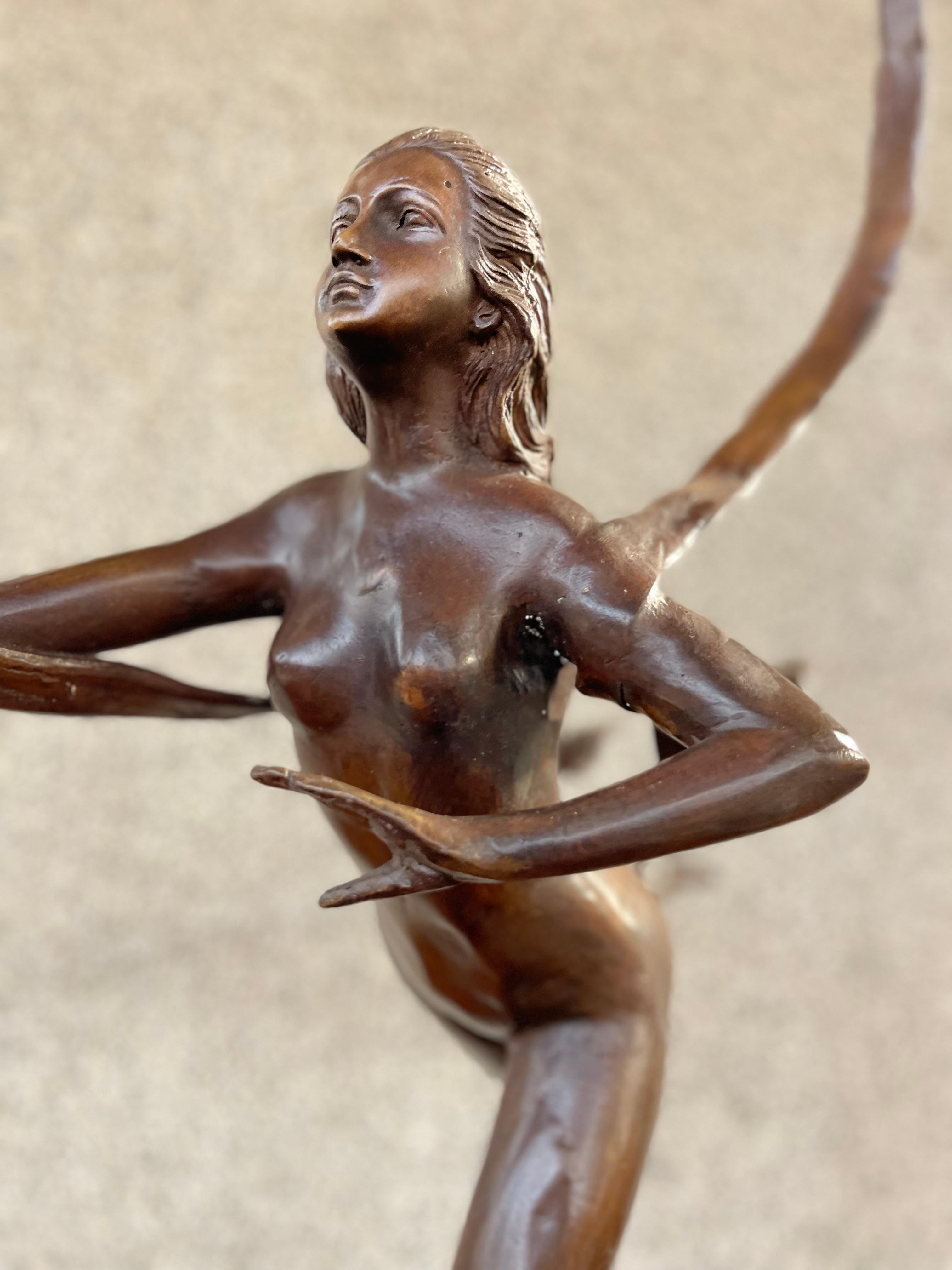 Dama da ballo a nastro in bronzo del XX secolo in vendita 6
