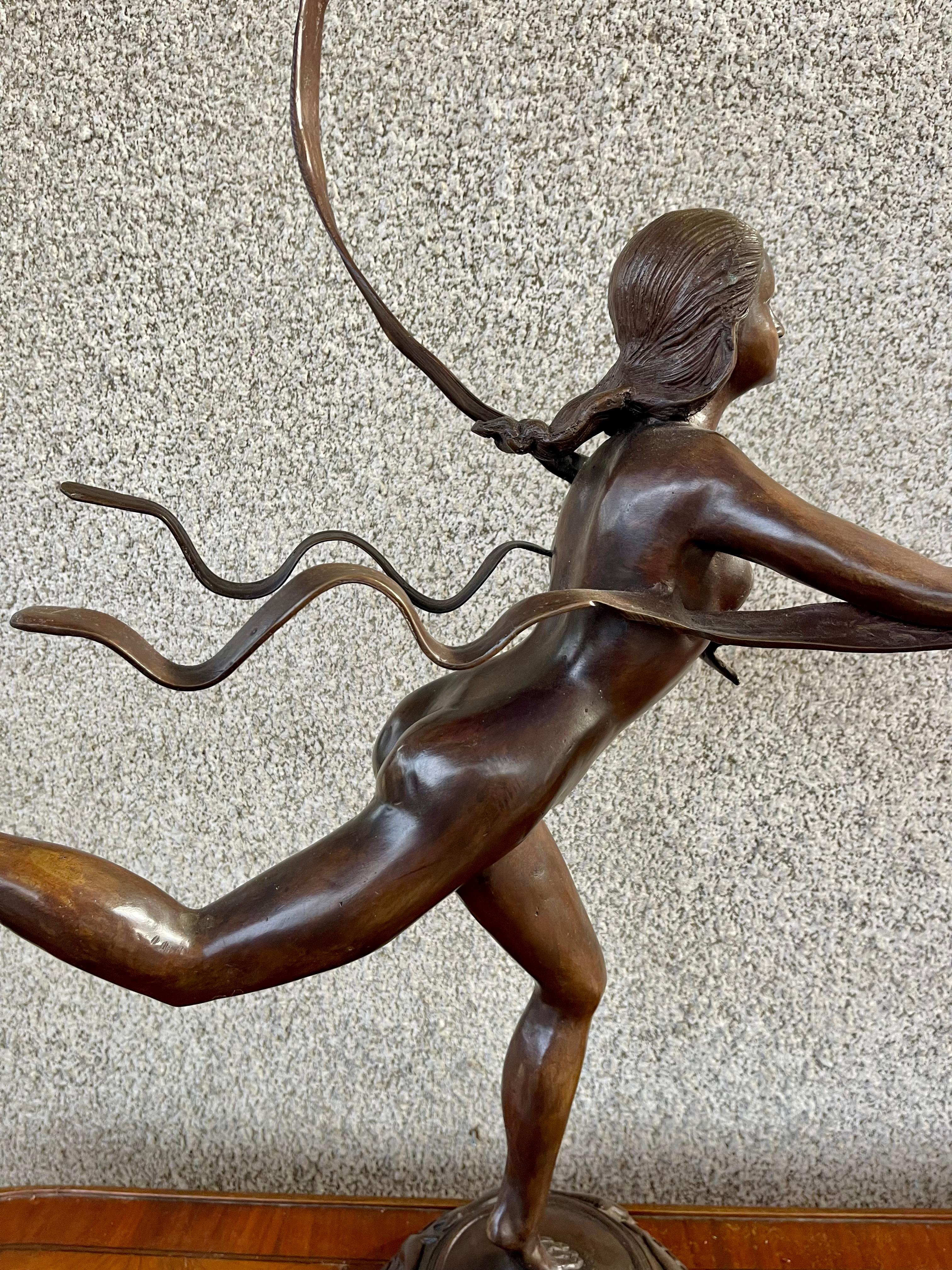 Dama da ballo a nastro in bronzo del XX secolo in vendita 2