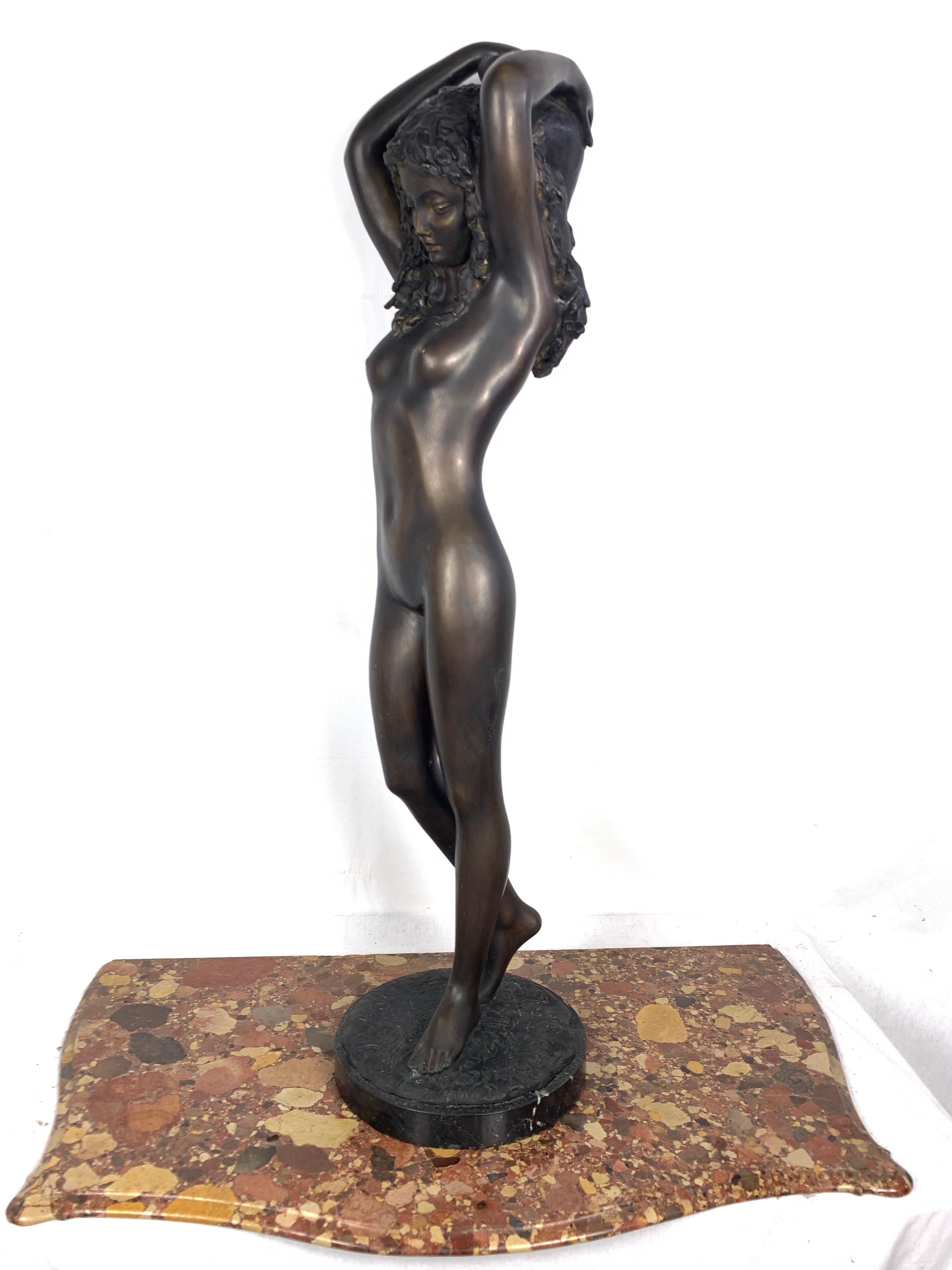 20th Century Large Bronze Sculpture of a Nude Young Lady Carrying a Water Urn For Sale 1
