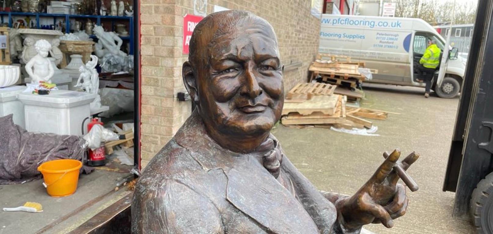 20th Century Large Bronze Winston Churchill on a Bench 6