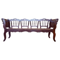 Grand banc catalan du 20e siècle en noyer avec assise cannée