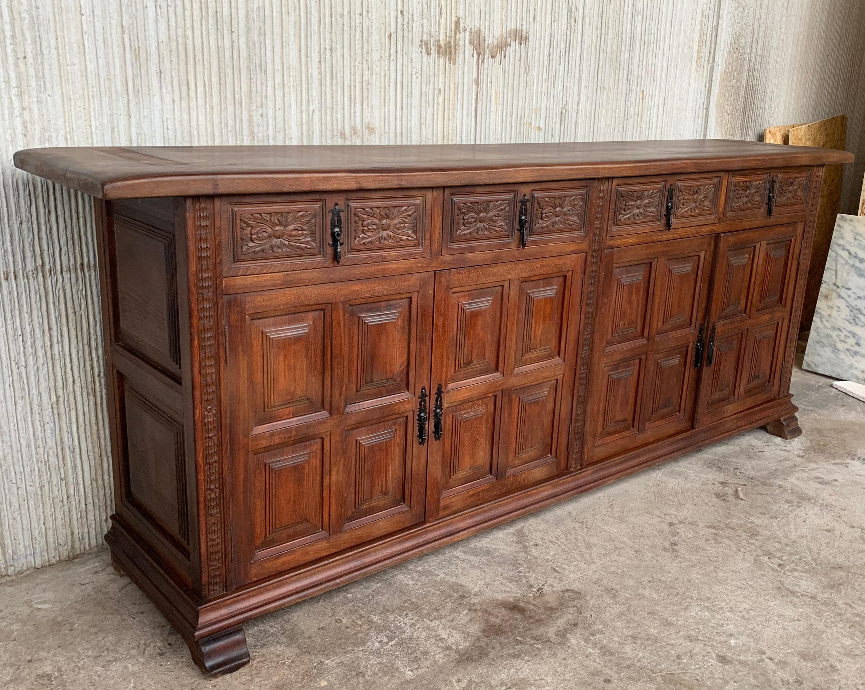 20th Century Large Catalan Spanish Baroque Carved Tuscan Credenza or Buffet In Good Condition In Miami, FL