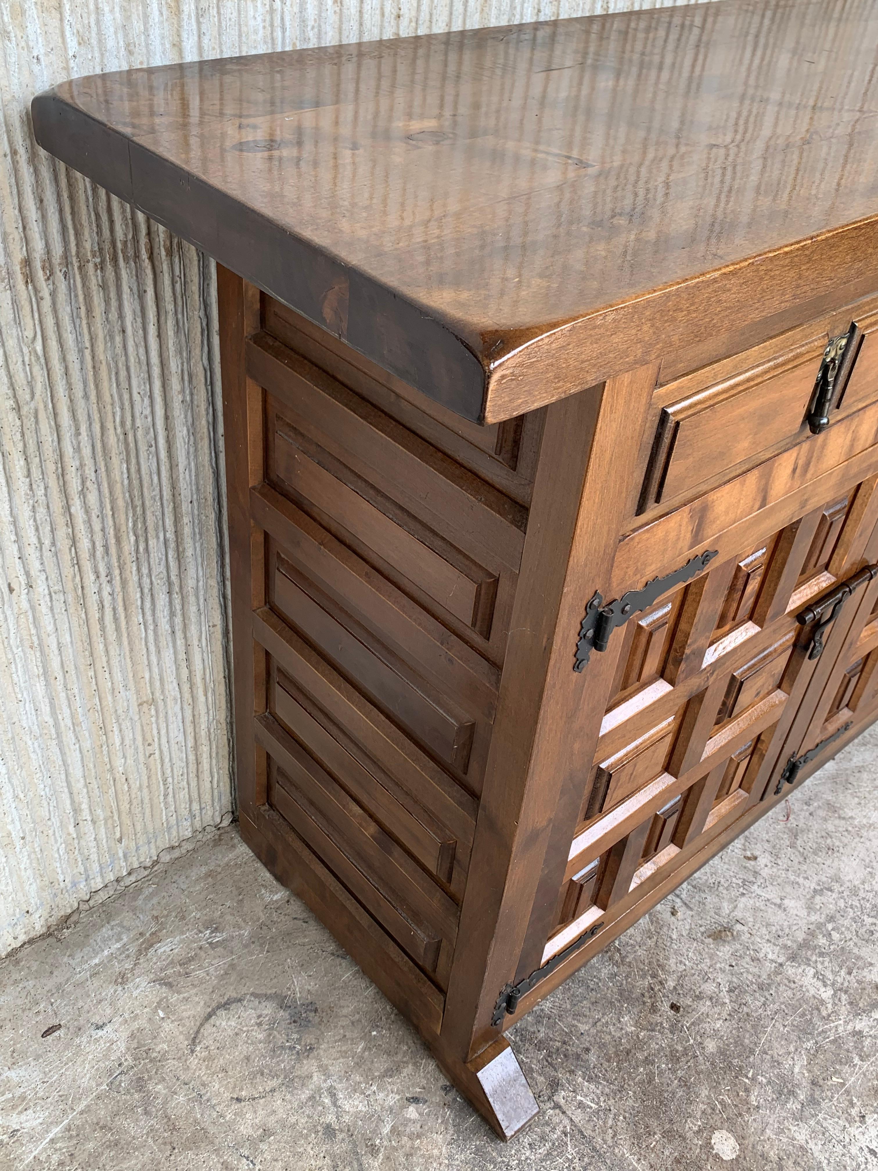 20e siècle Grande crédence ou buffet toscan en bois sculpté, baroque catalan espagnol 1